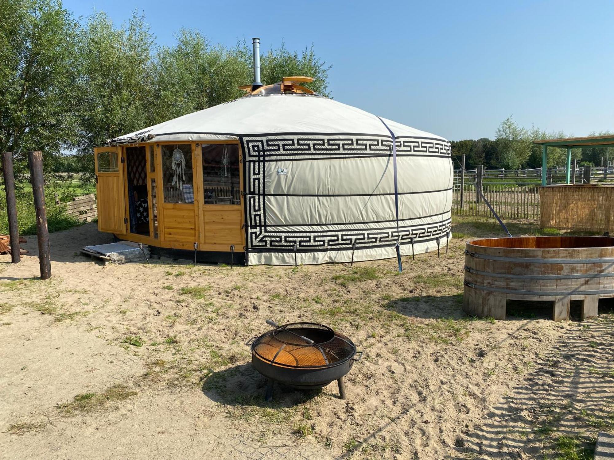 Hotel Luxe Yurt Koudekerke Esterno foto